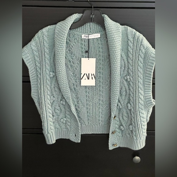 Zara Damen Rüschen-Cardigan mit Schnallenverschluss – Stilvoller